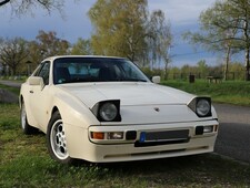 Porsche 944